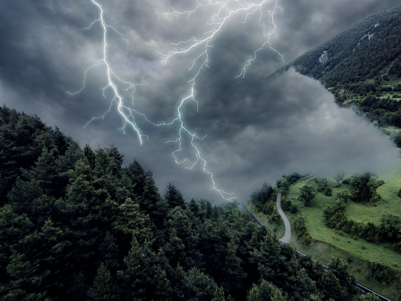 Lluvia, tormenta, Tierra. Foto Freepik