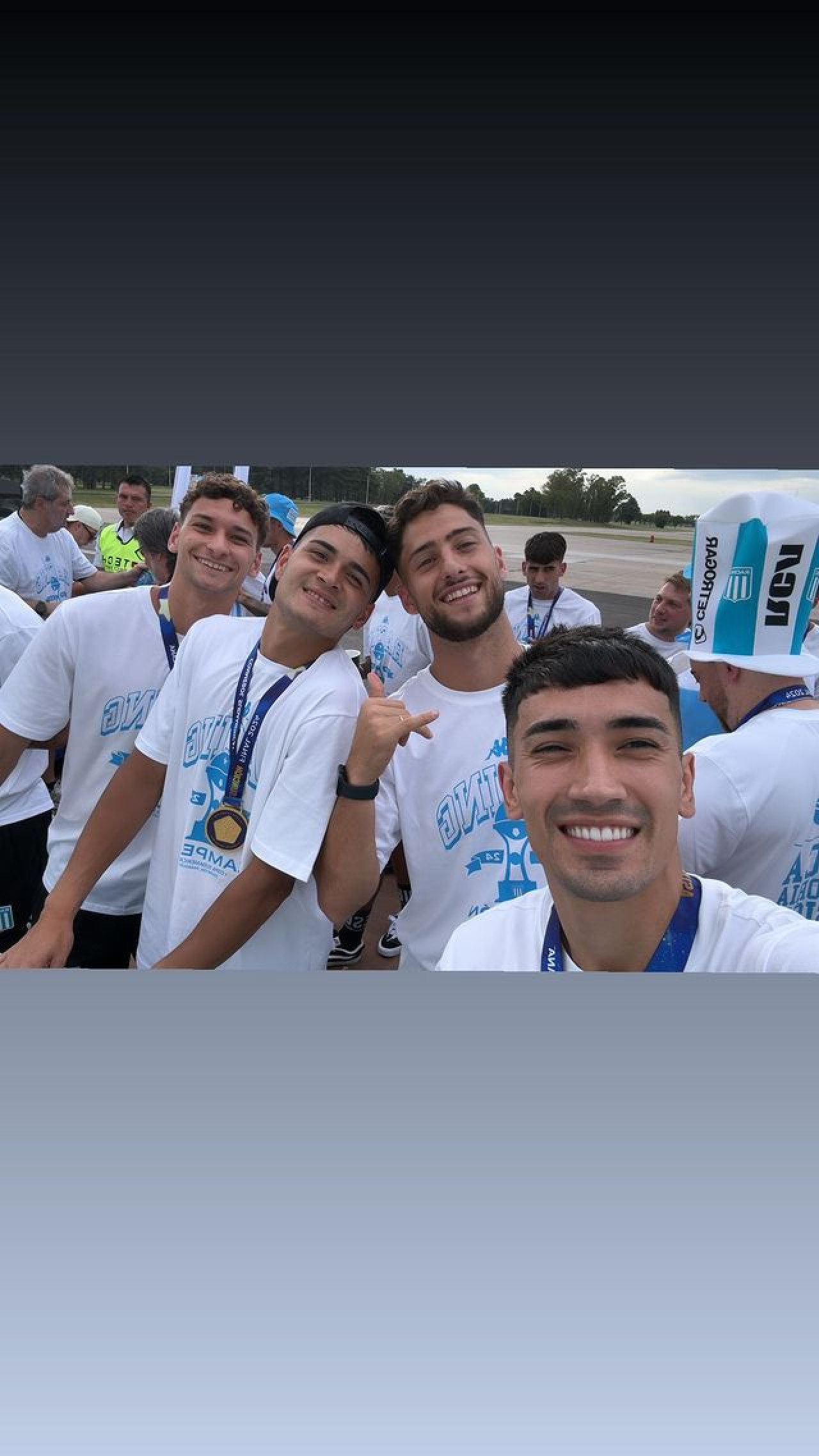 Festejos de Racing campeón de la Sudamericana. Foto: Instagram @santisolari7