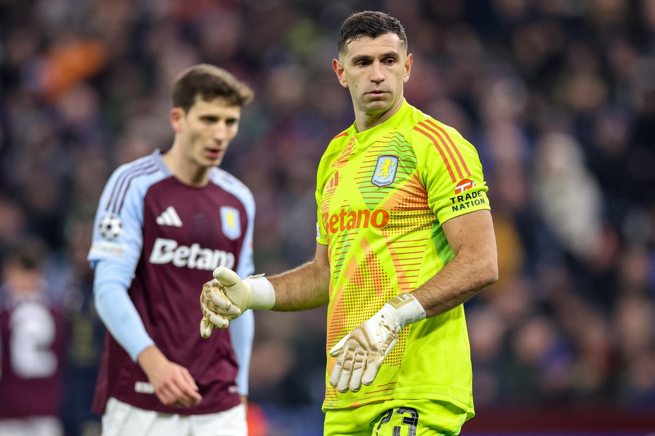 Emiliano Martínez en el Aston Villa. Foto: EFE.