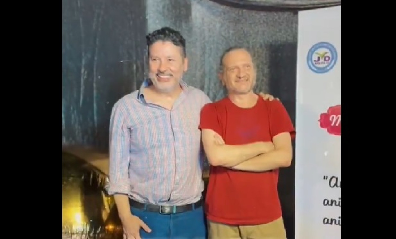 Gustavo Menéndez junto con Darío Sztajnszrajber. Foto: captura video.