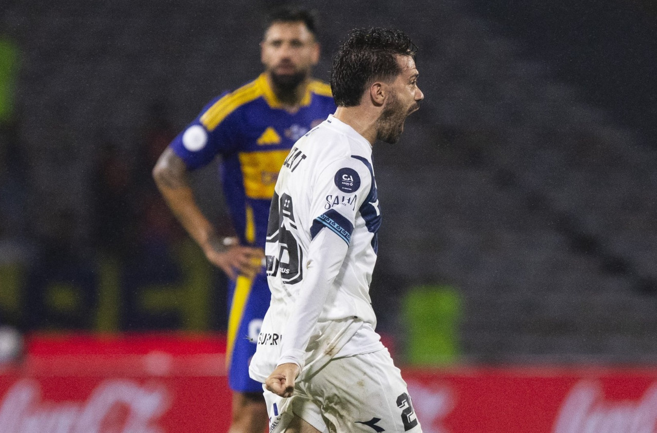 Agustín Bouzat fue el héroe de la noche en el Boca-Vélez. Foto: X Vélez.