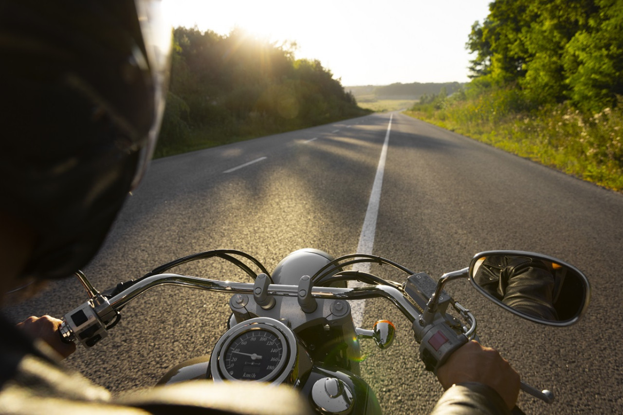 Moto; rutas; viajes. Foto: Freepik.