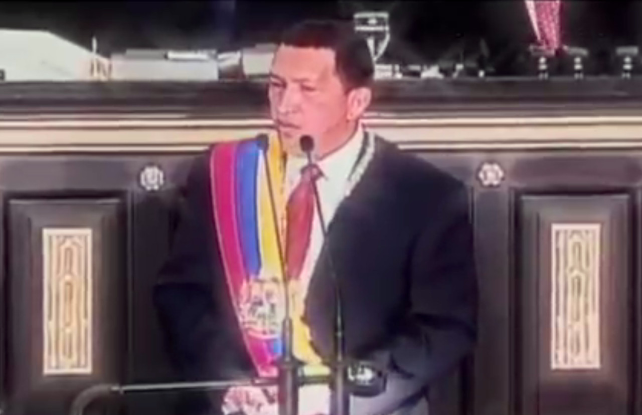 Hugo Chávez cuando juró como presidente el 2 de febrero de 1999.