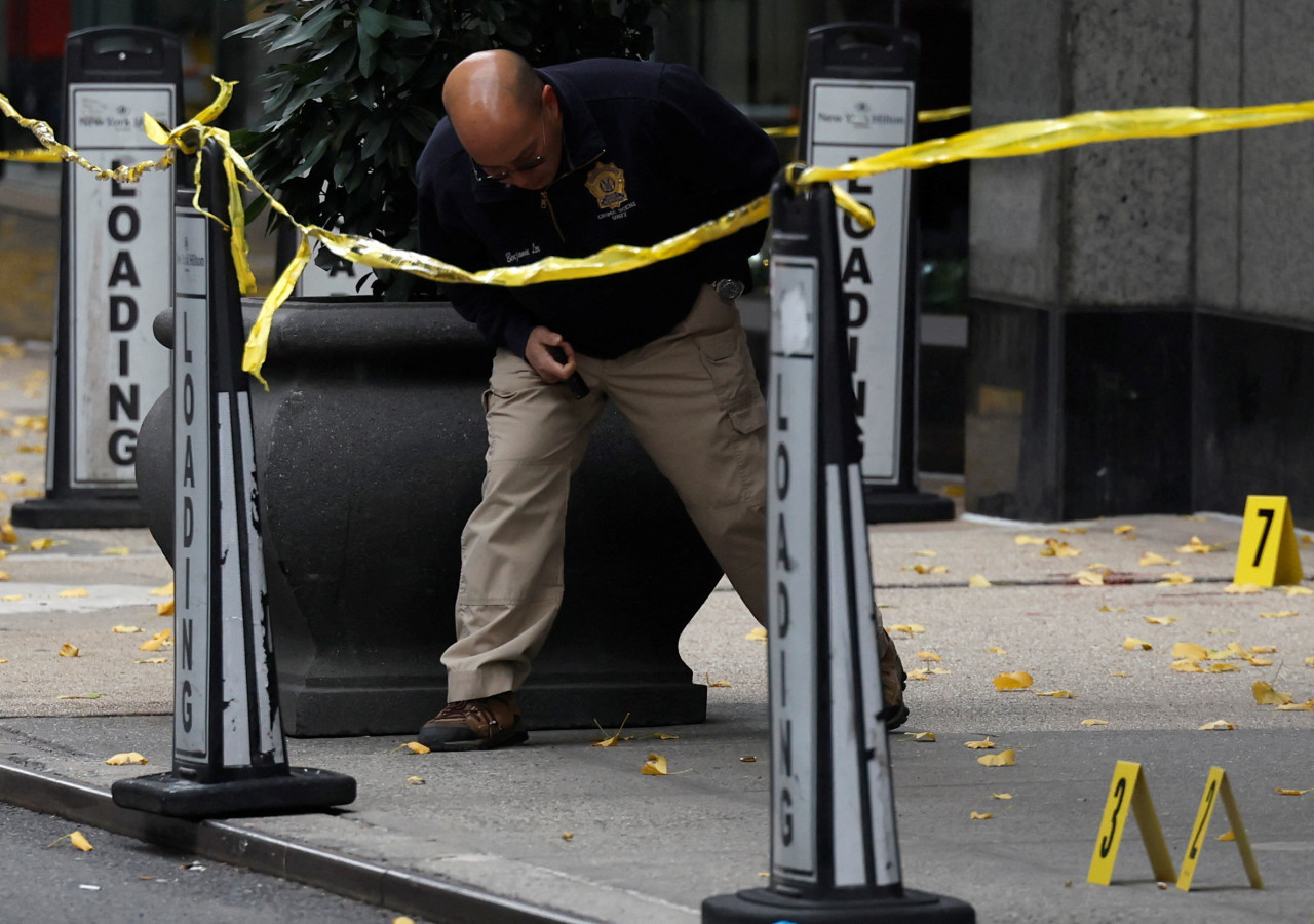 Investigación por el crimen de Brian Thompson, CEO de UnitedHealthcare. Foto: REUTERS.