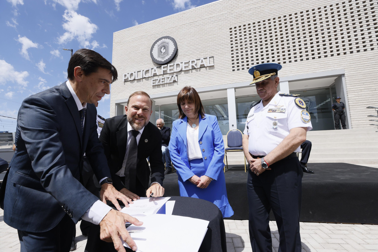 Inauguración de un edificio para la División Unidad Operativa de la Policía Federal en Ezeiza. Foto: Prensa.