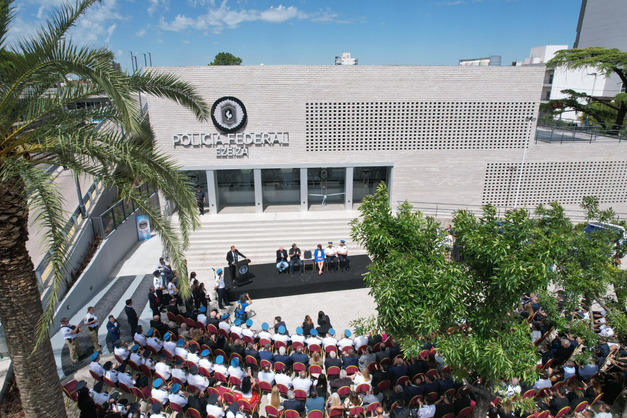 Inauguración de un edificio para la División Unidad Operativa de la Policía Federal en Ezeiza. Foto: Prensa.