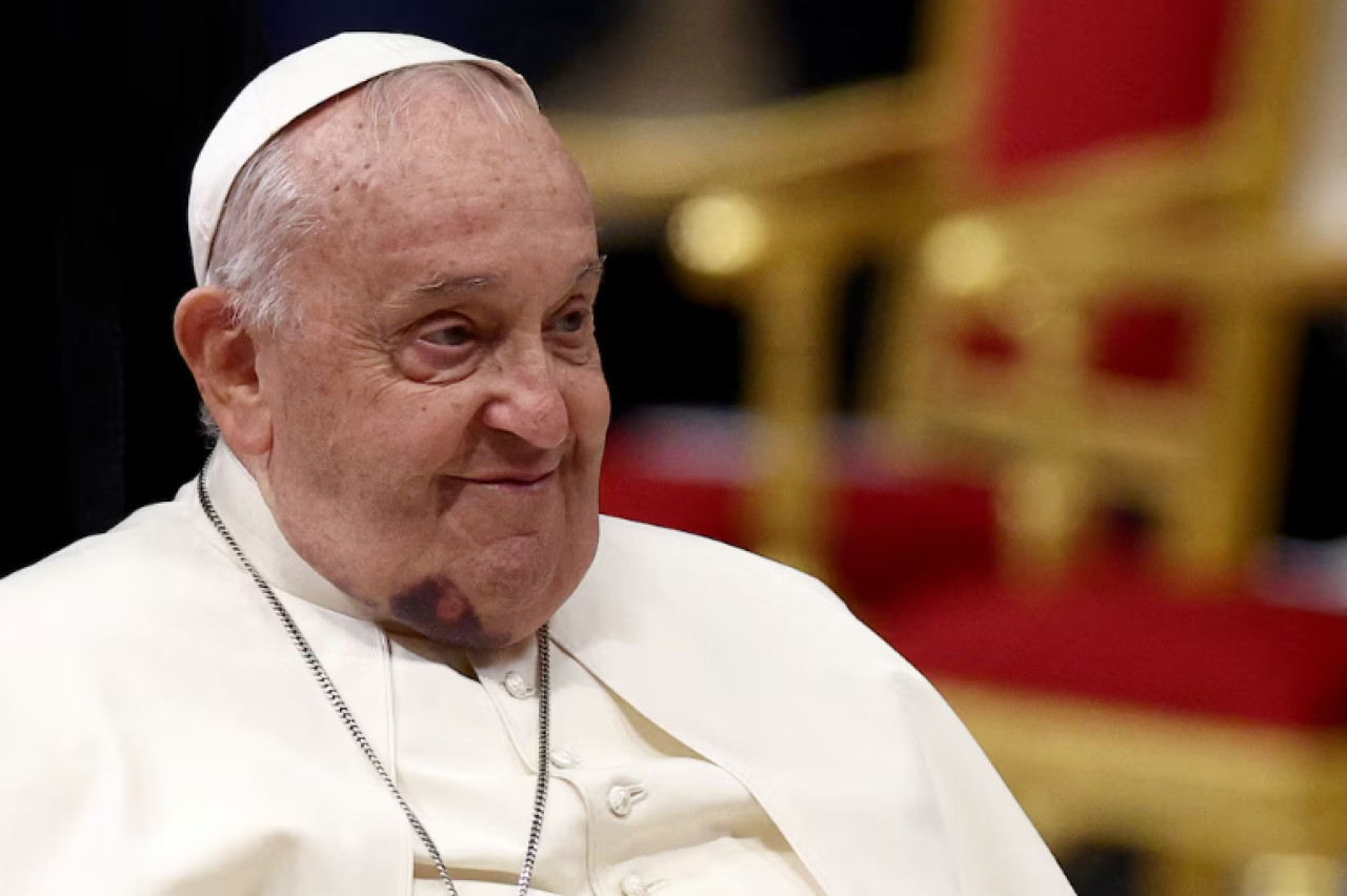 El Papa Francisco sufrió un hematoma en el rostro. Foto: Reuters.