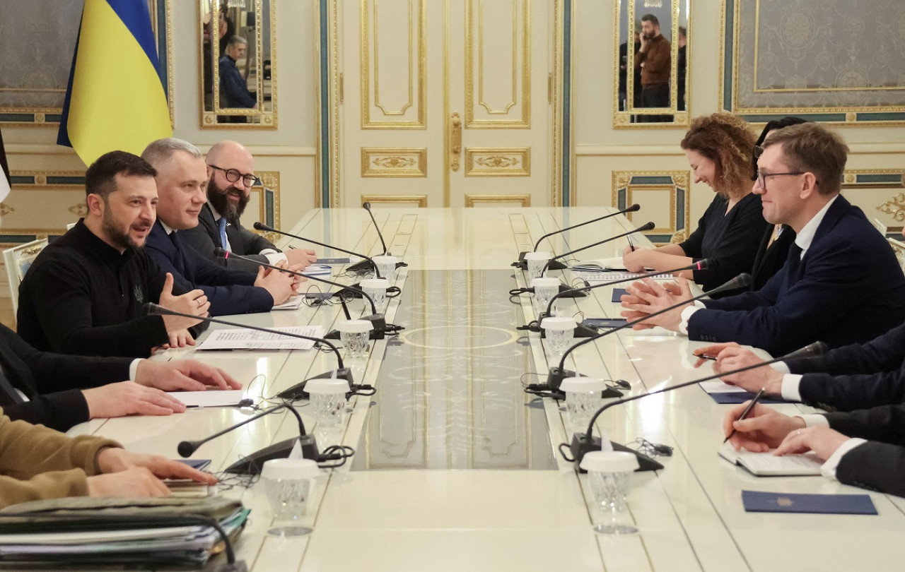 La reunión entre Volodímir Zelenski y funcionarios de Estonia. Foto: Reuters.