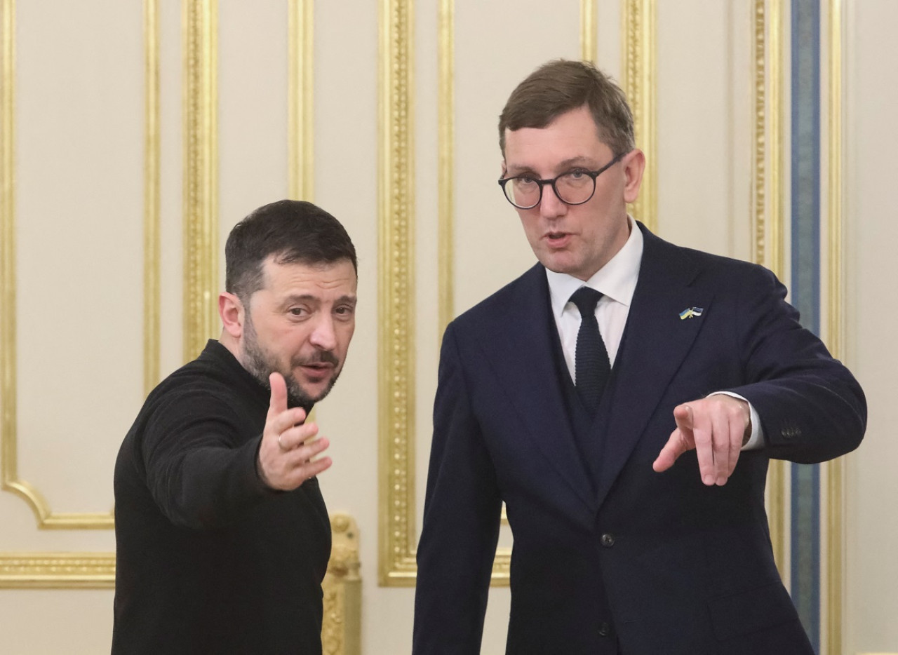 Volodímir Zelenski y el primer ministro estonio, Kristen Michal. Foto: Reuters.