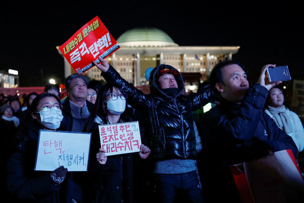 Festejos en Corea del Sur tras la destitución de Yoon Suk-yeol. Foto: Reuters.