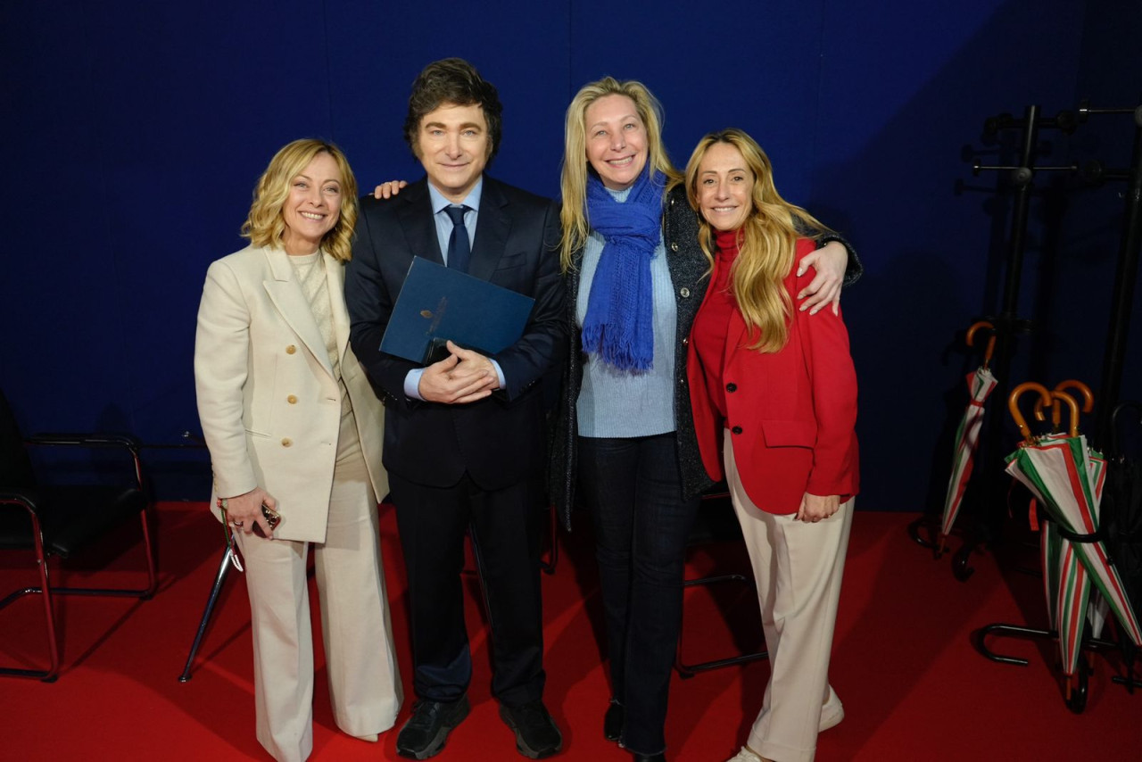 Javier y Karina Milei junto a Giorgia Meloni en Roma. Foto: Presidencia