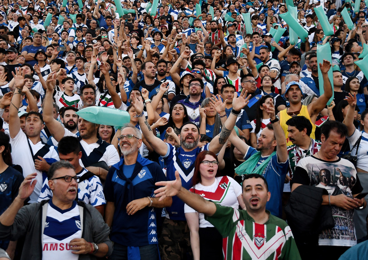 Emoción en el Estadio Amalfitani. Foto: Reuters.