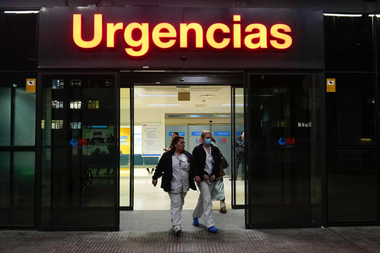 Raphael sufrió un accidente cerebrovascular en plena grabación de un programa de televisión. EFE