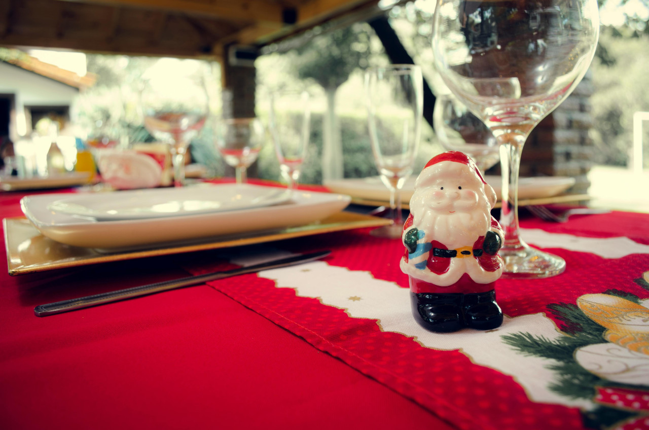 Mesa navideña, Navidad, Año Nuevo. Foto: Pexels.