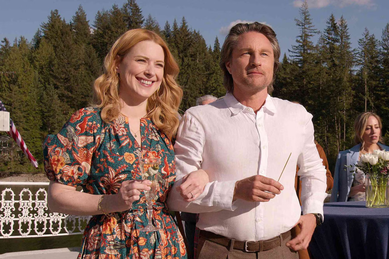 Alexandra Breckenridge como Mel Monroe y Martin Henderson como Jack Sheridan. Foto: Netflix.