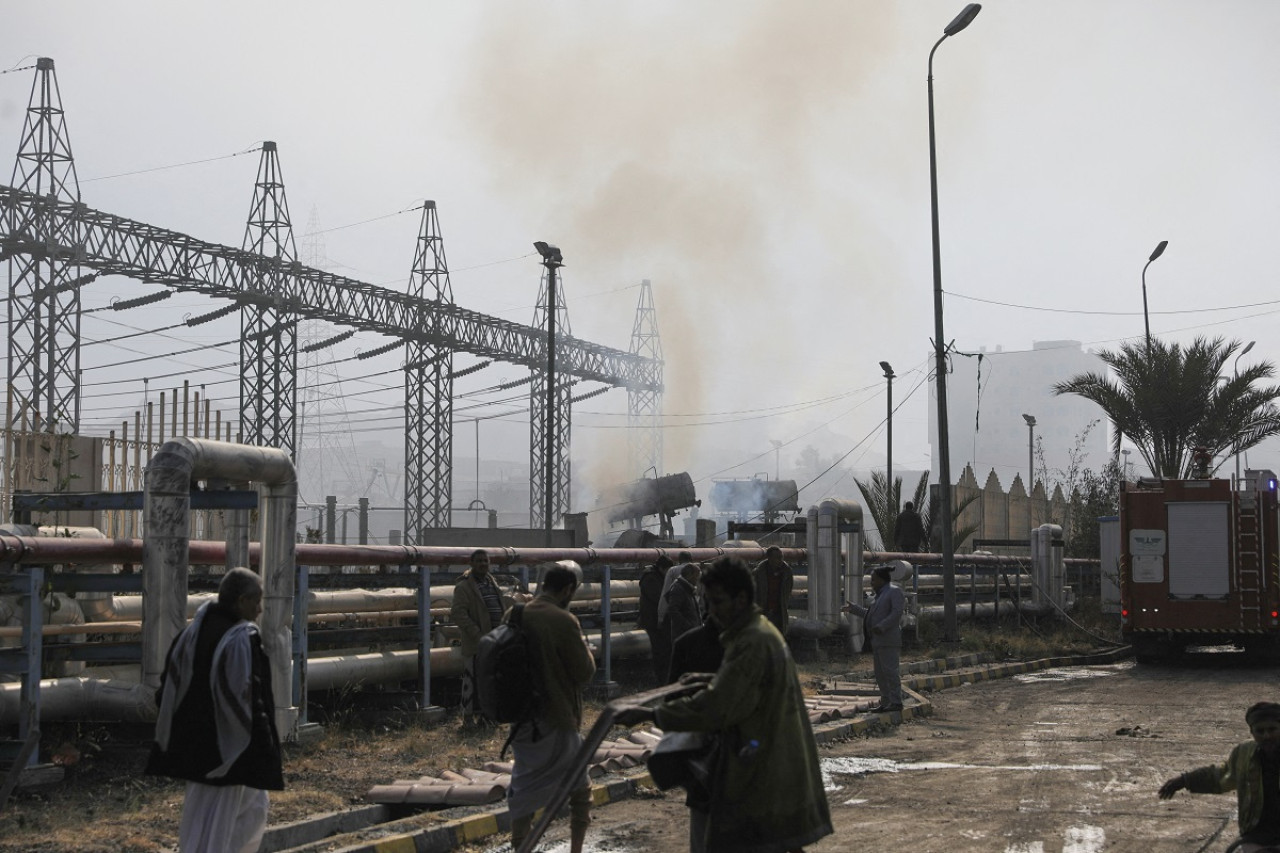 Ataque contra centrales eléctricas en Saná, Yemen. Foto: Reuters.