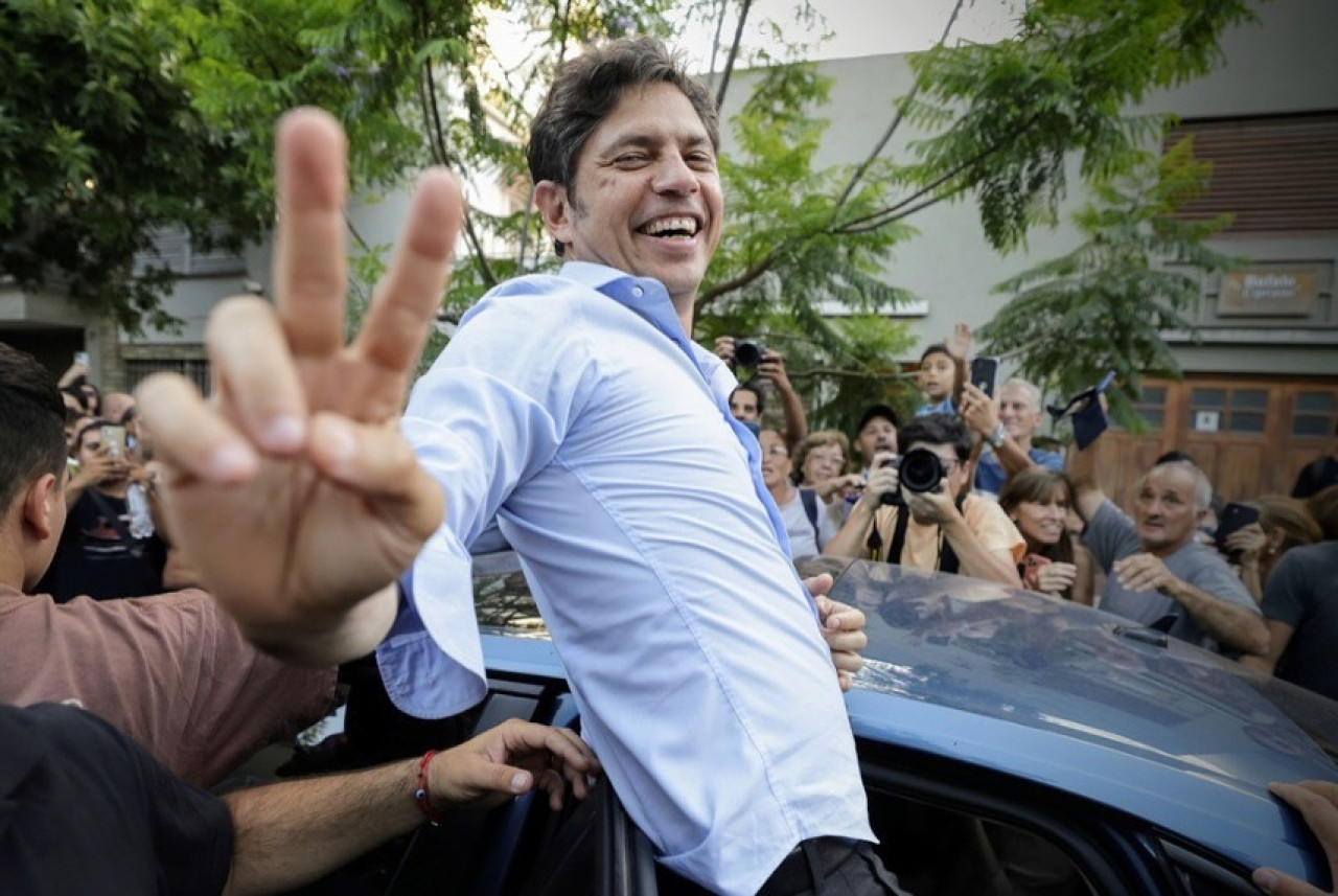 Axel Kicillof realizó una mateada con vecinos en La Plata. Foto: Instagram @kicillofok