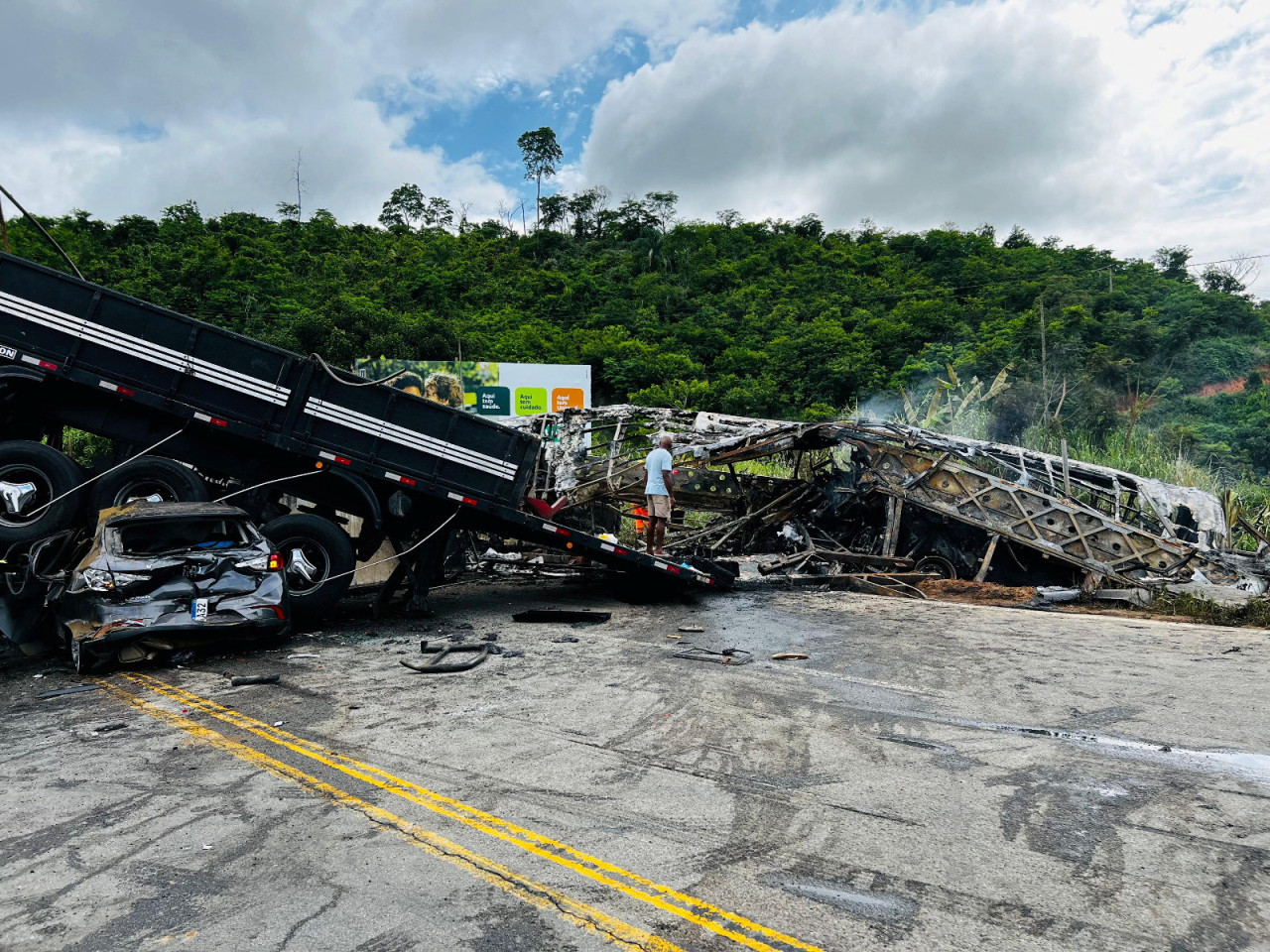 Violento choque en Brasil deja más de 30 personas muertas. Foto: Reuters.