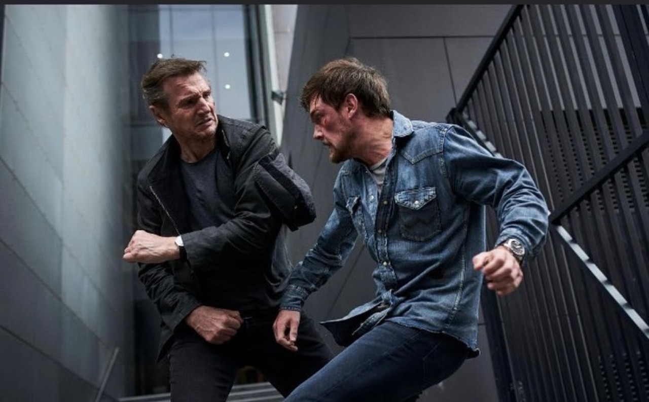 Liam Neeson en "Luz Negra". Foto: Instagram taylorjohnsmith.