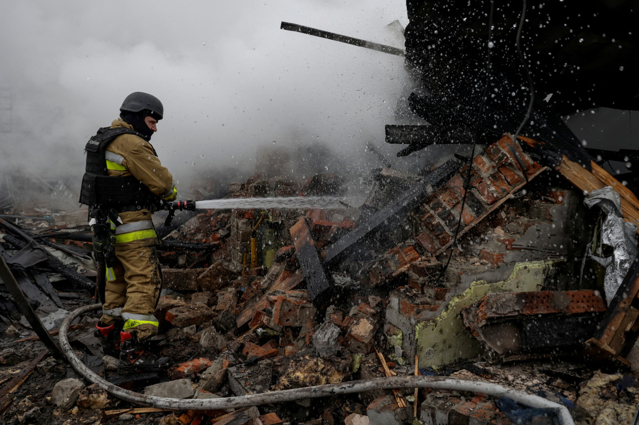 Consecuencias del ataque con drones rusos en Járkov. Foto: Reuters.