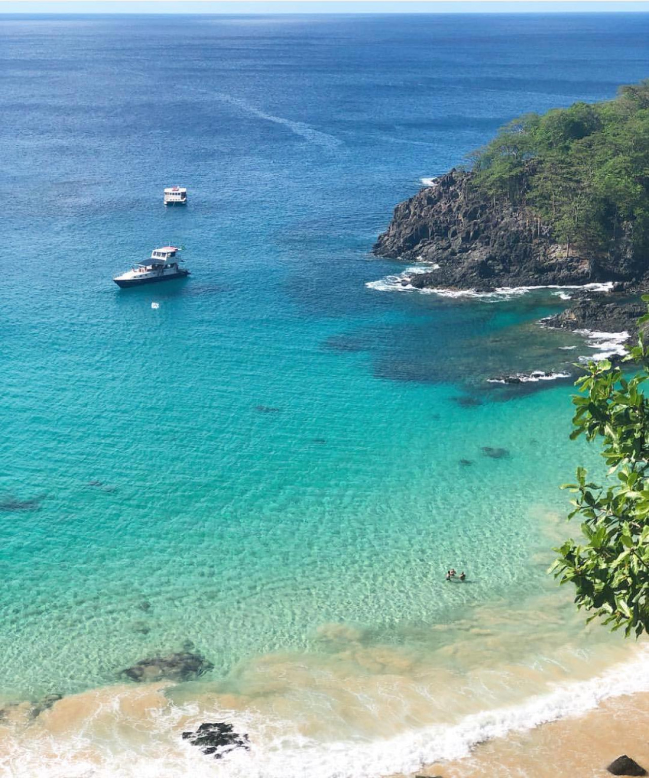 Bahia Do Sancho, Fernando de Noronha, Brasil. Foto Instagram @noronhalovers