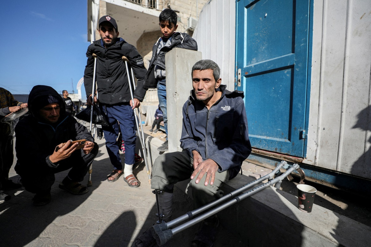 Heridos en las inmediaciones del hospital Kamal Adwan. Foto: Reuters.