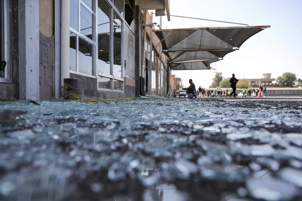 Ataque de Israel al aeropuerto de Saná. Foto: Reuters.