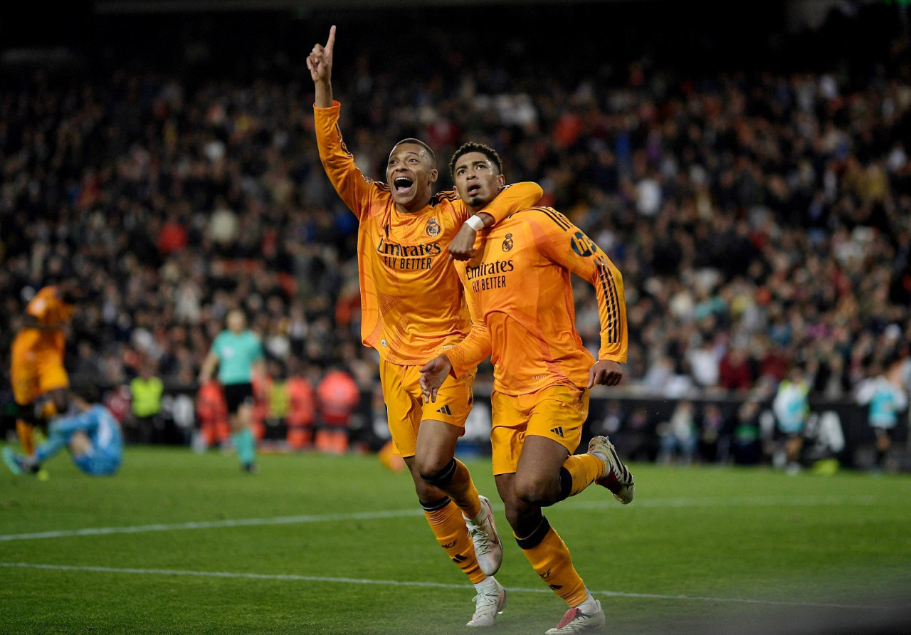 Kylian Mbappé y Jude Bellingham; Real Madrid vs Valencia. Foto: Reuters