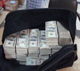 Bolso con dólares