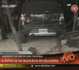 Dos autos chocaron y se incrustaron en una heladería (Canal 26)