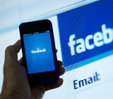 Celular con Facebook 