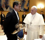 Rafael Correa y Papa Francisco (Twitter)