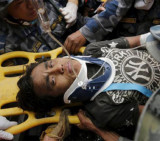 Sismo en Nepal - Rescatan a joven que estuvo cinco días sepultado