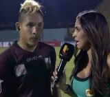 Terrible patada de un hincha (Youtube)