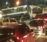 Choque de colectivo en la Dellepiane (Twitter)