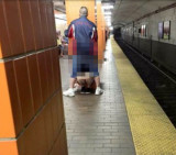 Sexo oral en el subte