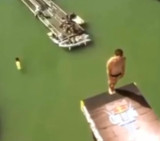 Golpea su cabeza en un trampolín a 27 metros de altura