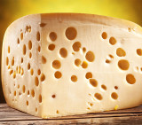 Queso con agujeros