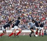 Primer gol de Maradona en la Selección