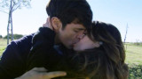 Beso entre Mariano Martínez y Lali Espósito