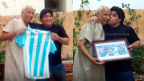 Maradona y el árbitro de la mano de Dios (Facebook: MaradonaOficial)