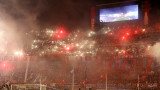Bengalas en el Monumental
