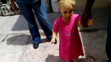 Muñeca que camina sola