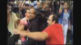 Peleas a trompadas en la puerta de la casa de Lula