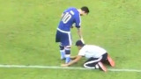 Loco por Messi II - otro fan en cancha, una reverencia