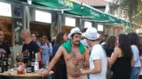 Desnudo en una fiesta