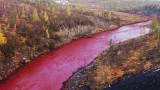Río rojo en Rusia