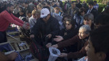 Regalaron fruta en Plaza de Mayo