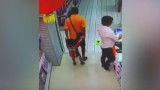 Padre mata a su hijo en supermercado
