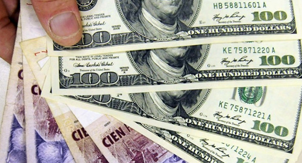 Dólares y pesos - Blanqueo de capitales
